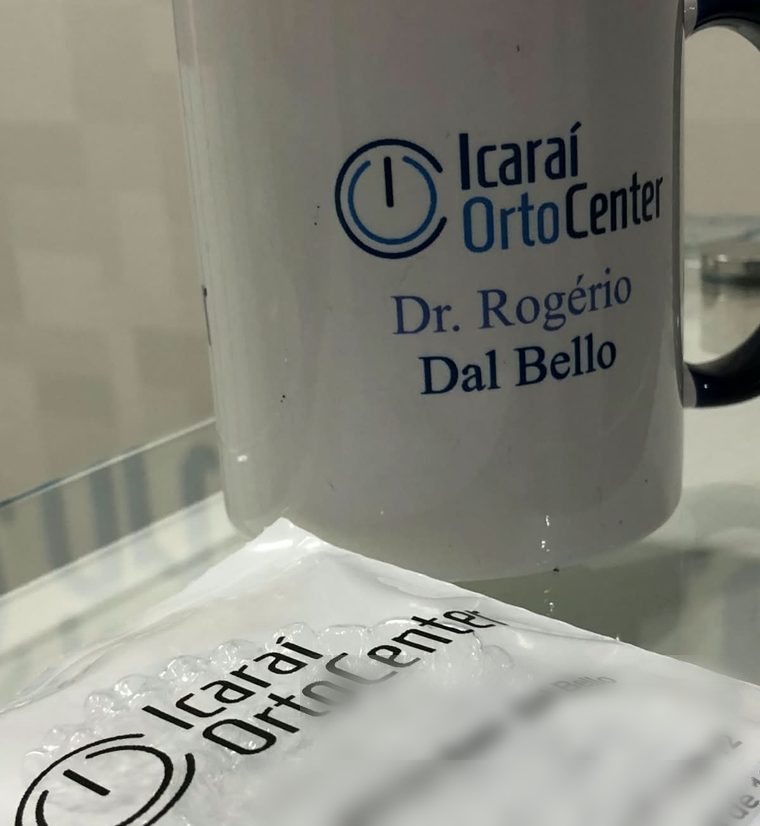 Caneca e alinhador personalizados da Icaraí Orto Center