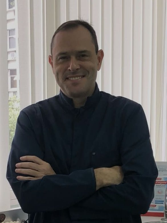 Dr. Rogério Dal Bello, cirurgião-dentista da Icaraí Orto Center